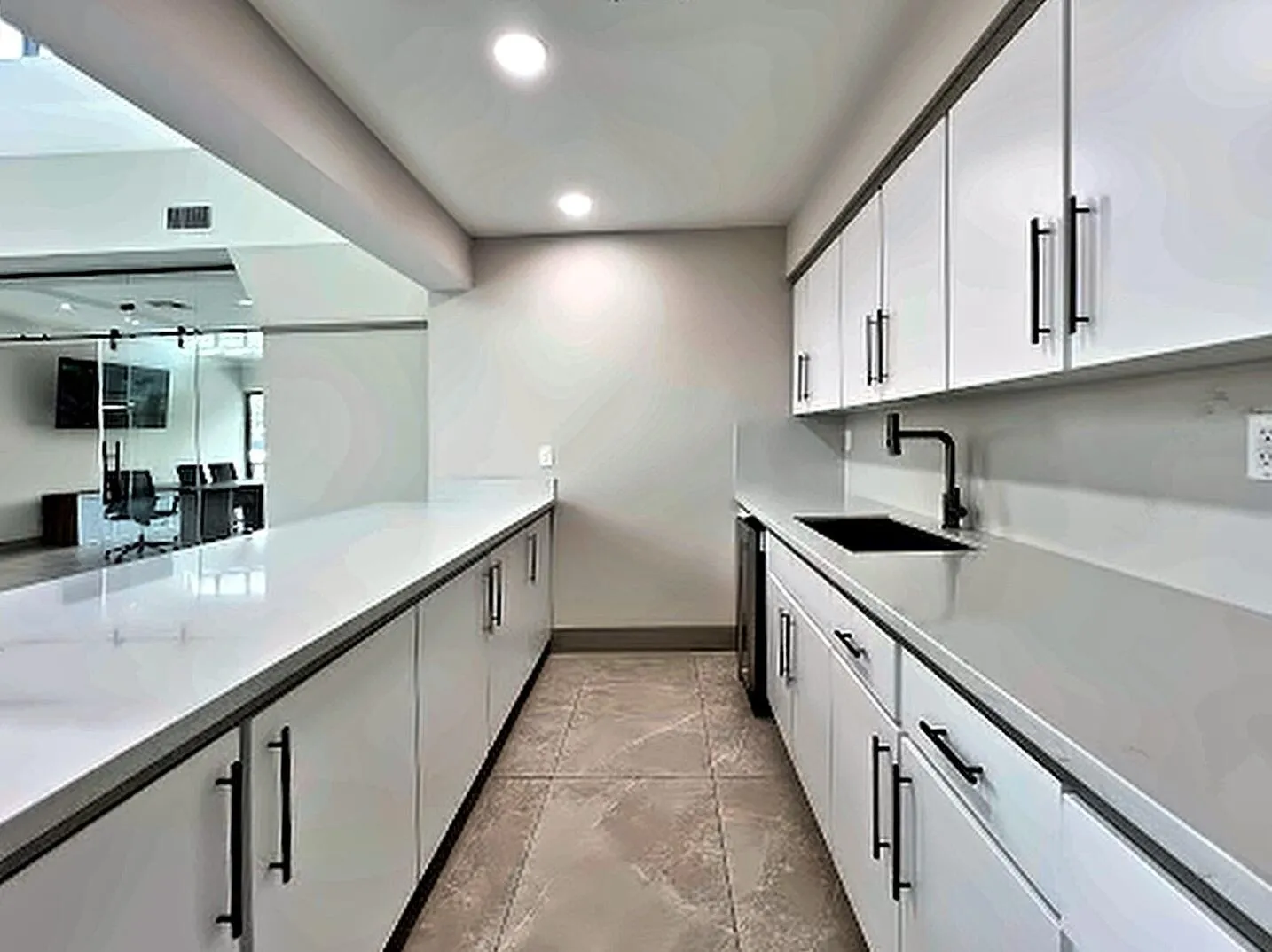 05-clubhouse-kitchen