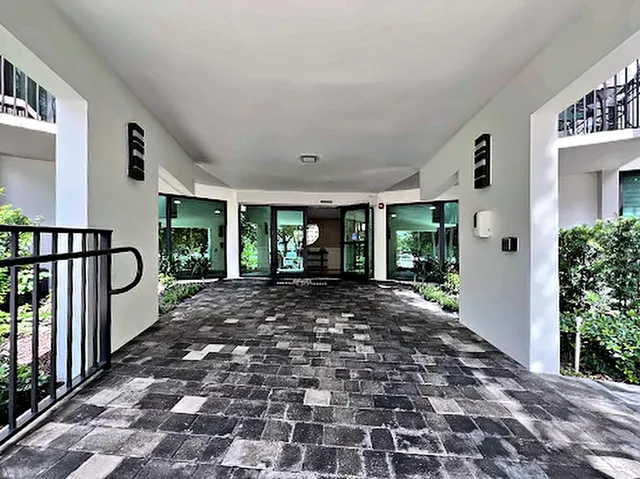 16-entry-breezeway