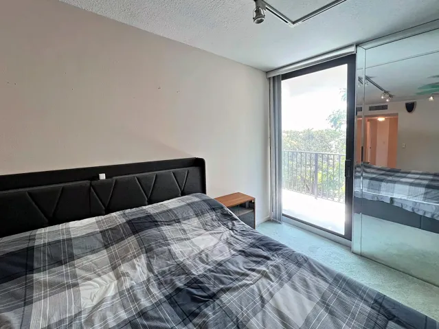 50-bedroom-balcony-door