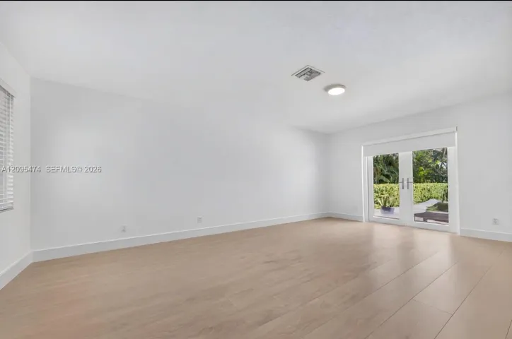 Digitally decluttered using AI.
