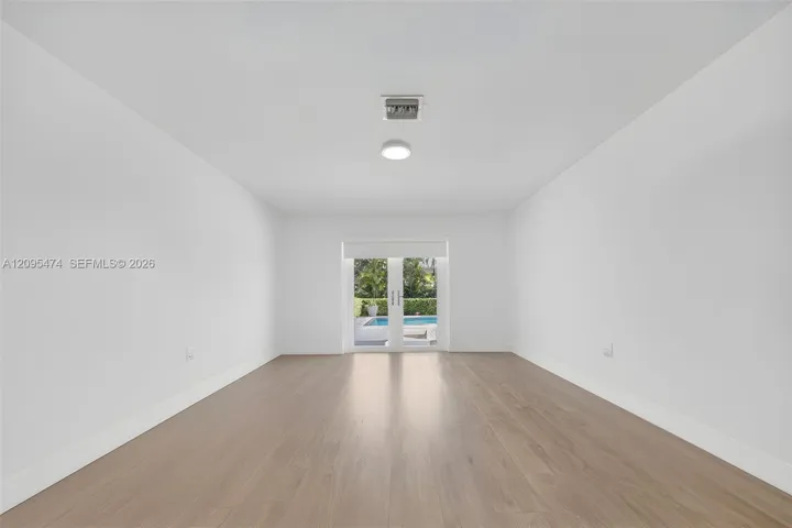 Digitally decluttered using AI.