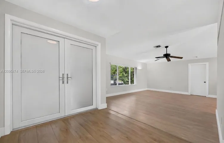 Digitally decluttered using AI.