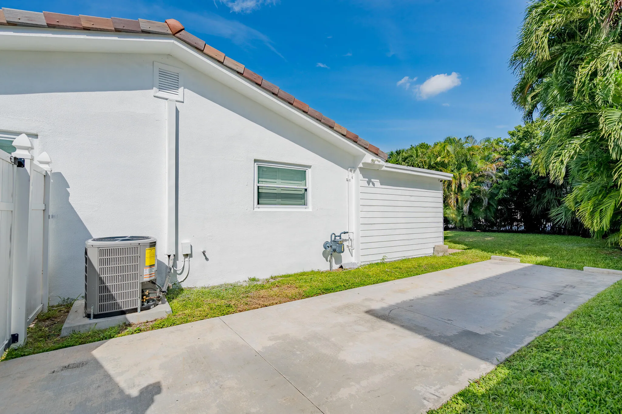 BackPatio/Extra Parking