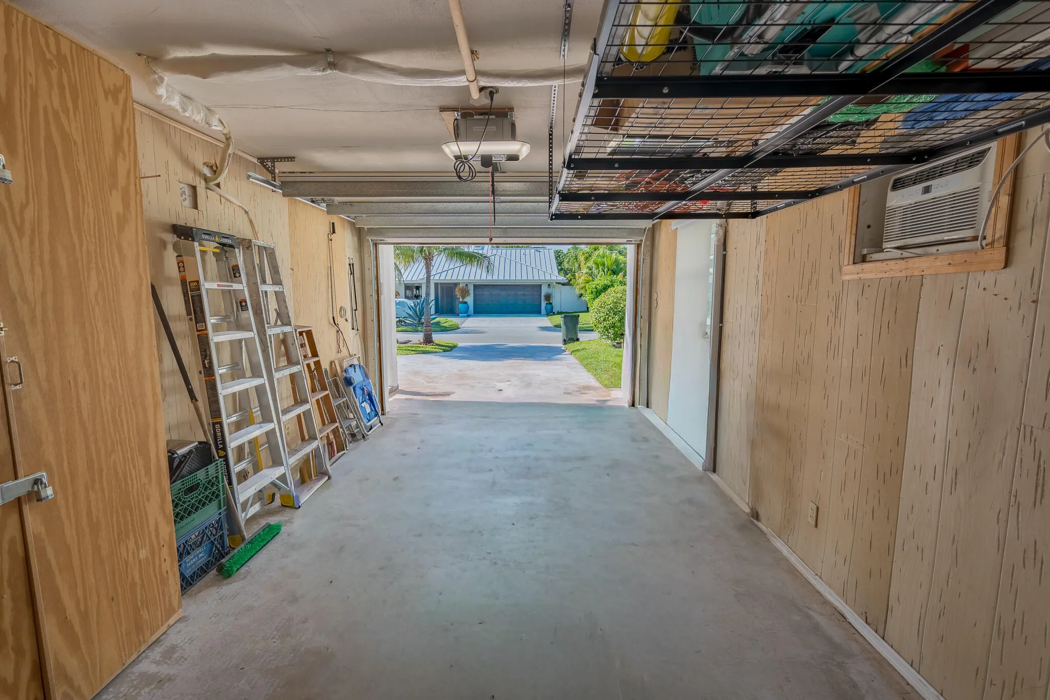 Garageinside