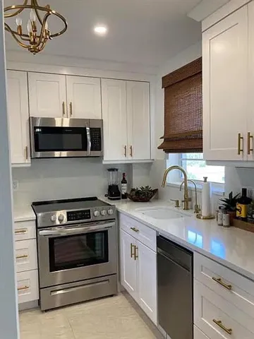 Beatiful kitchen light and bright