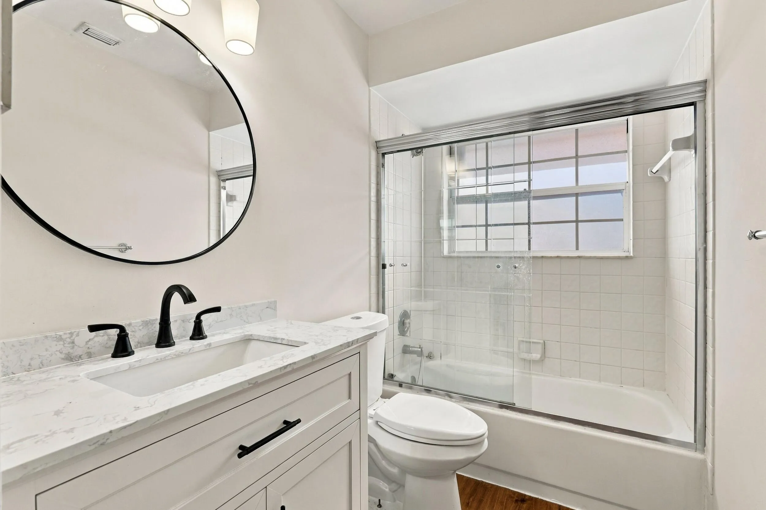 Beautifully renovated with an elegant, timeless design, the second-floor guest bathroom conveniently serves both guest bedrooms and the versatile loft.