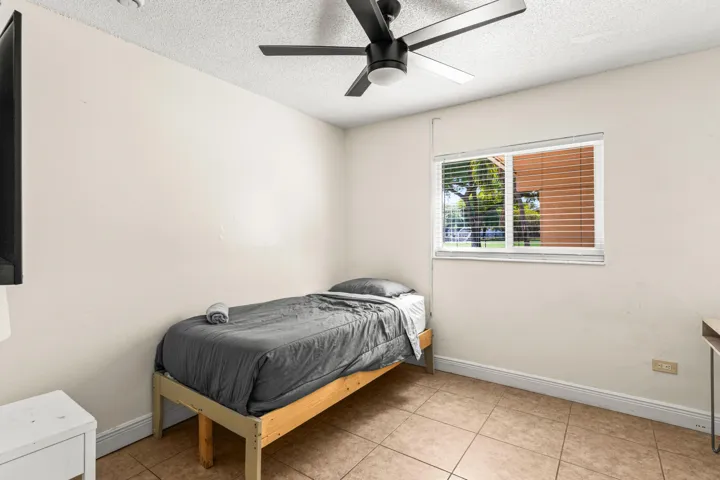017-1121North66Terrace-Hollywood-FL-3302