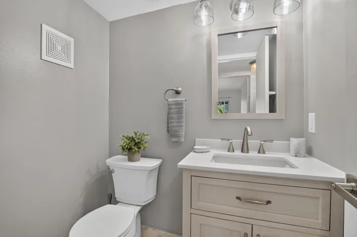 1/2 Bathroom