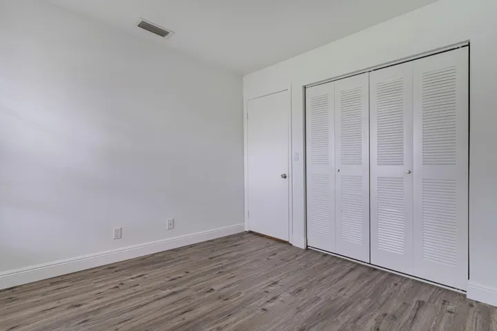 1000052240