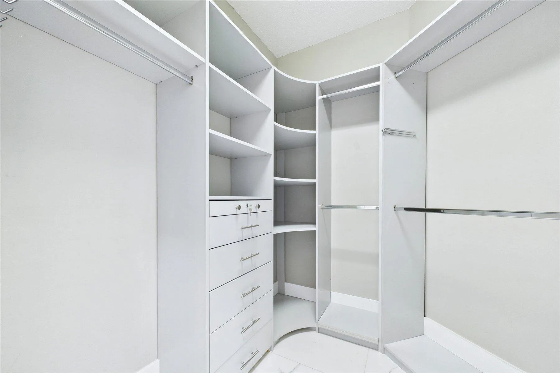 Walk-in Closet