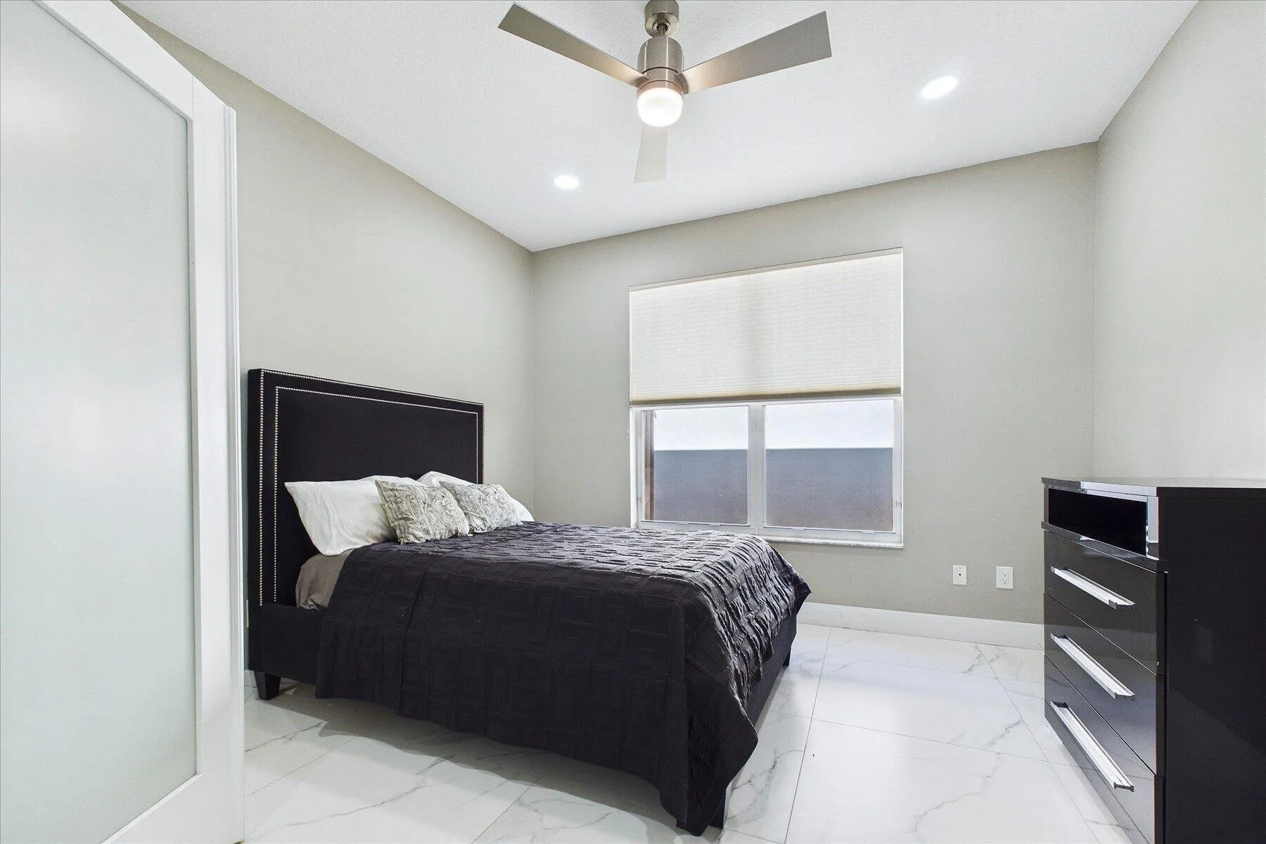 Versatile 3rd Bedroom or Office