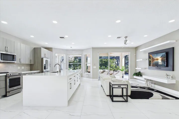 32 x 32 Porcelain Tile