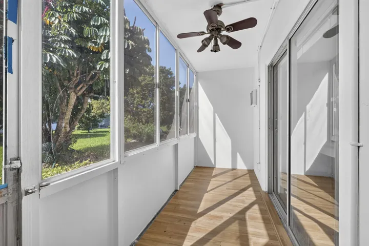 BRIGHT SUN-FILLED LANAI WITH BEAUTIFUL GARDEN VIEW