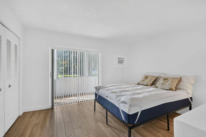 CERAMIC FLOORING WHITE