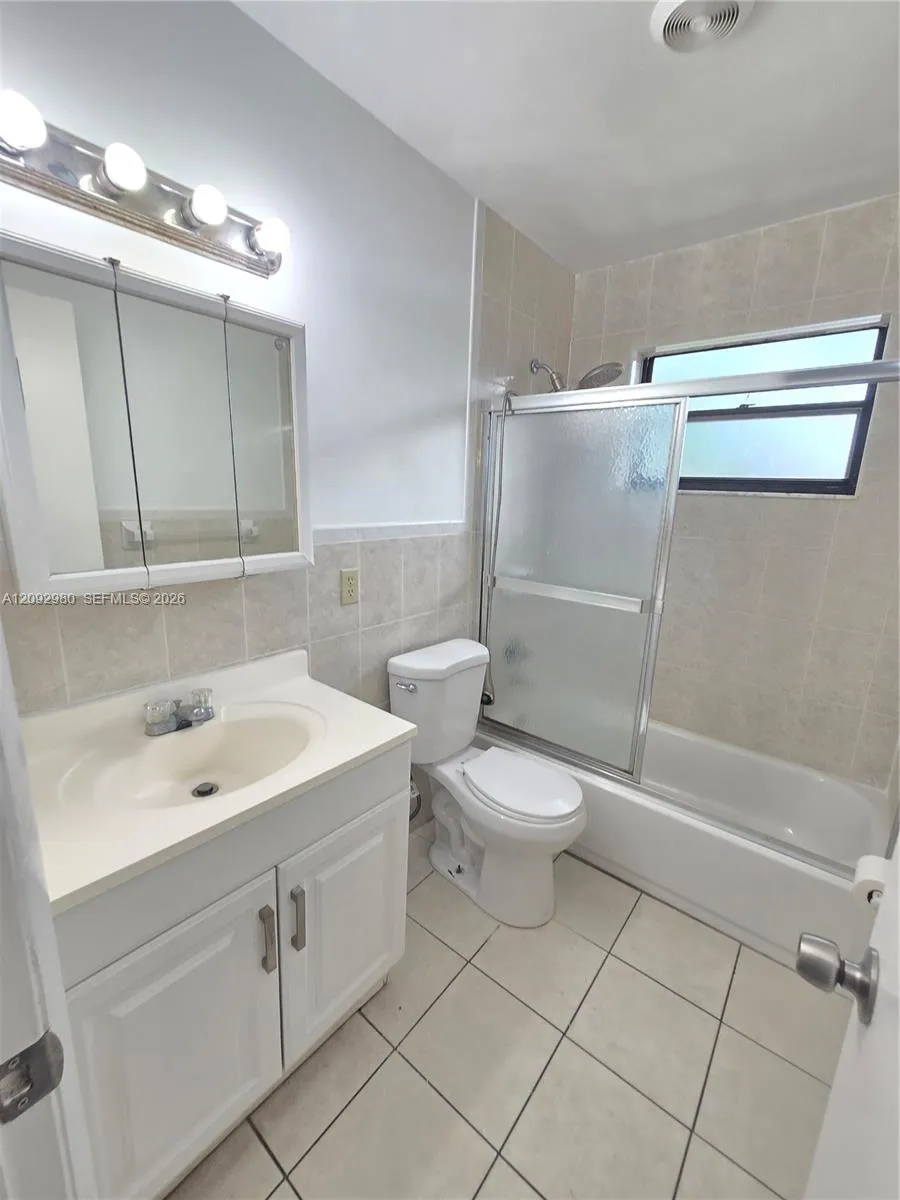 2nd bath room