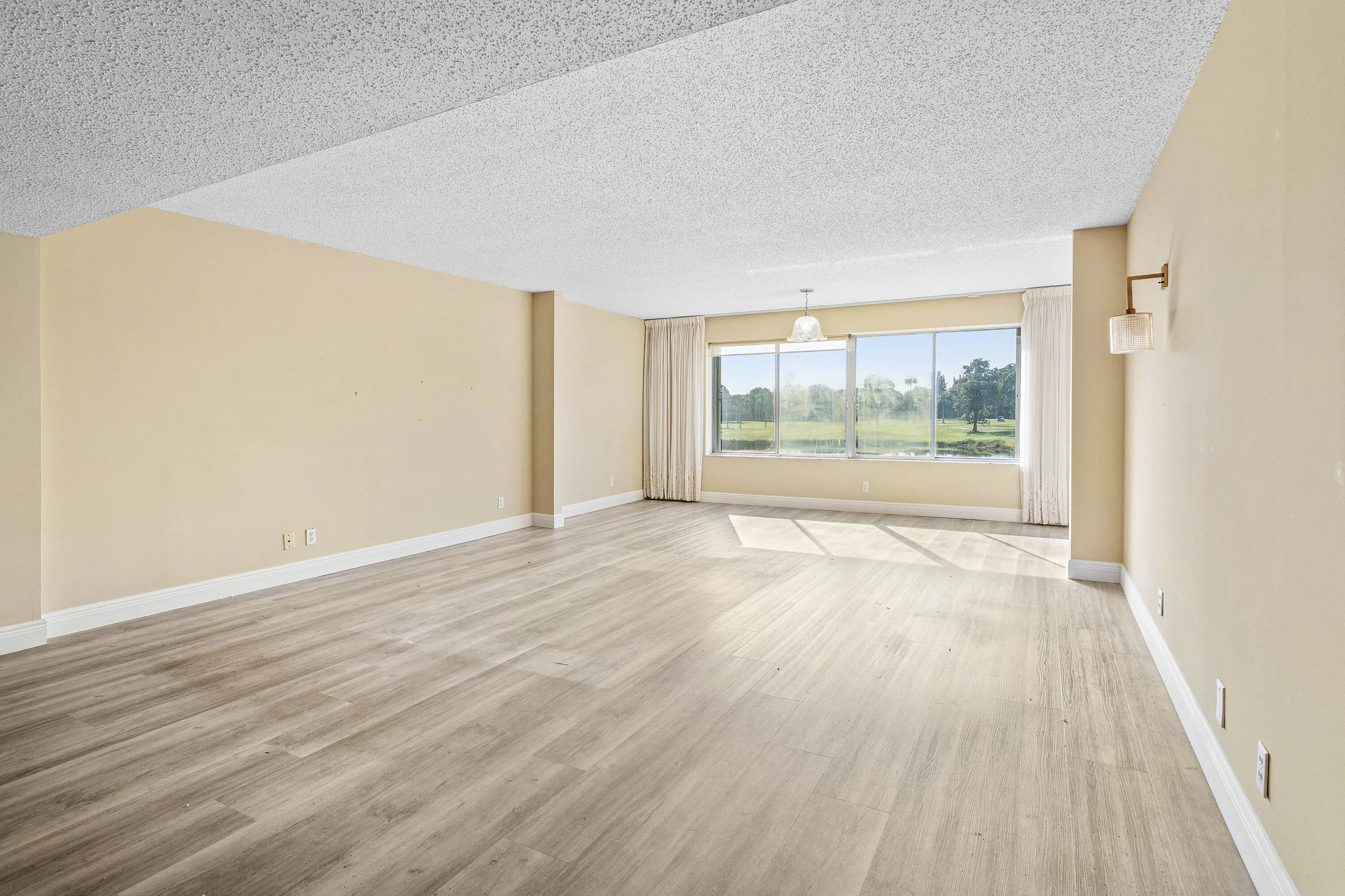 004-676810thAvenueNorth-216-LakeWorth-FL