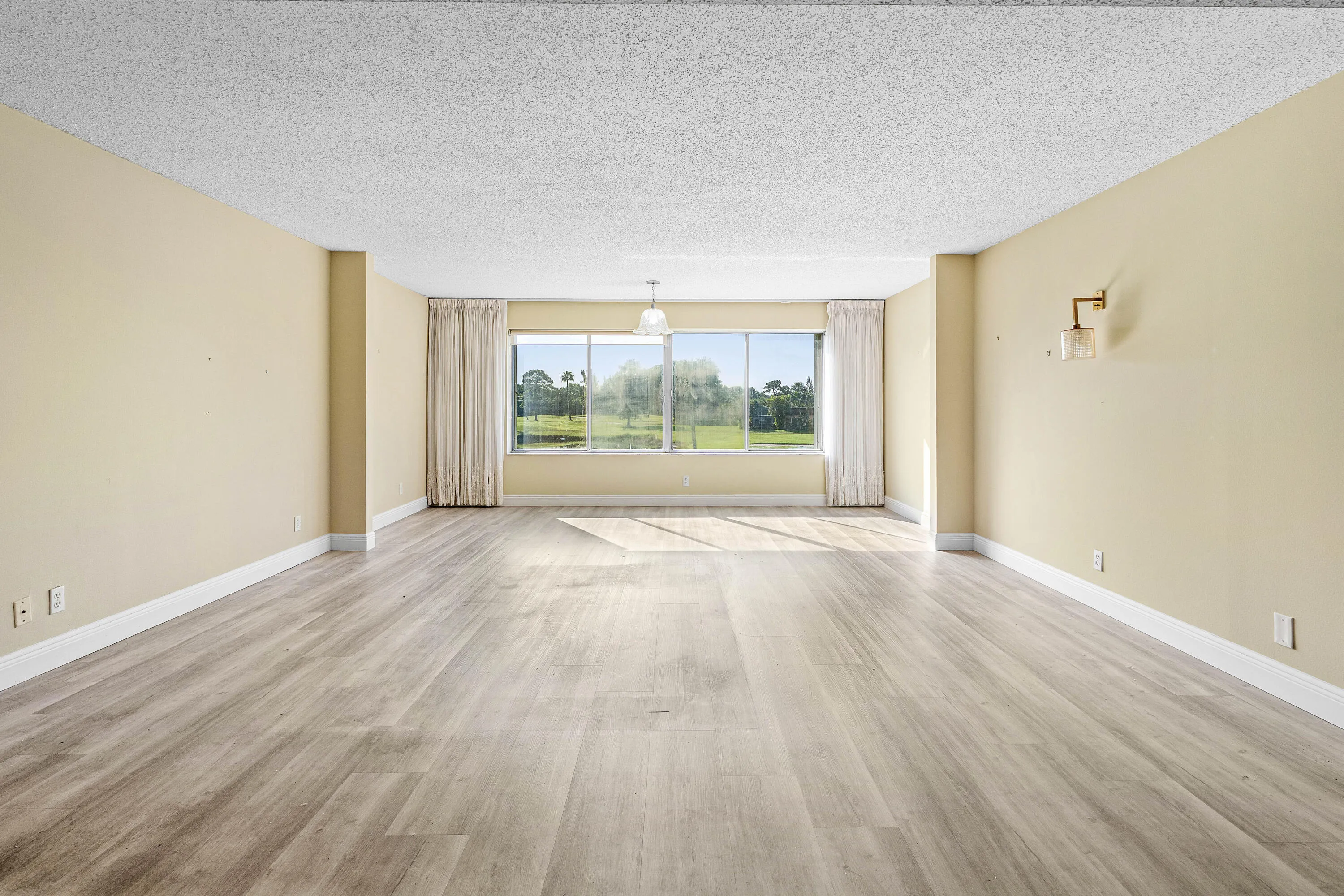 003-676810thAvenueNorth-216-LakeWorth-FL