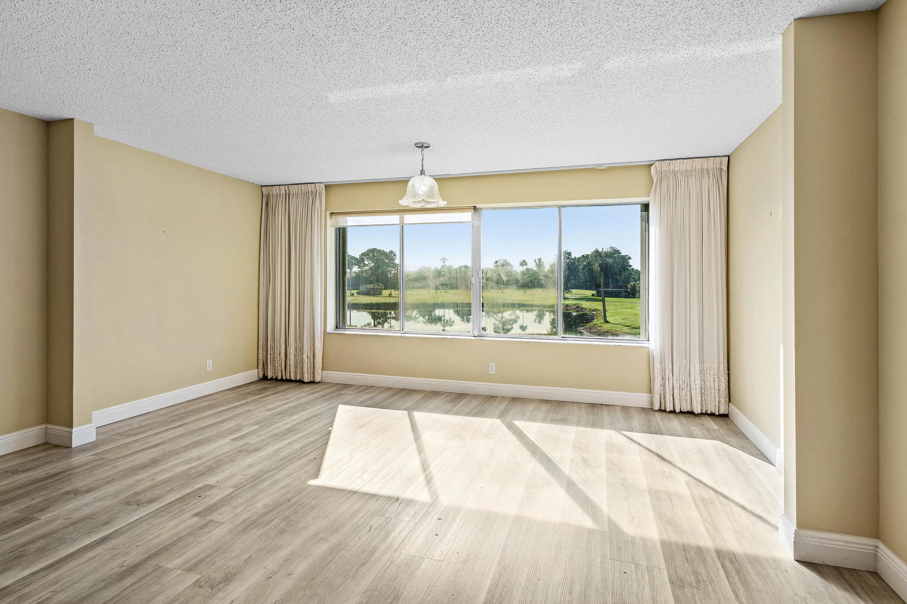 006-676810thAvenueNorth-216-LakeWorth-FL
