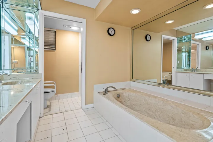 018-676810thAvenueNorth-216-LakeWorth-FL