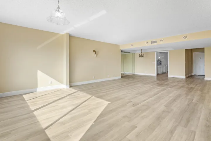 005-676810thAvenueNorth-216-LakeWorth-FL