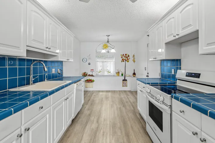 009-676810thAvenueNorth-216-LakeWorth-FL