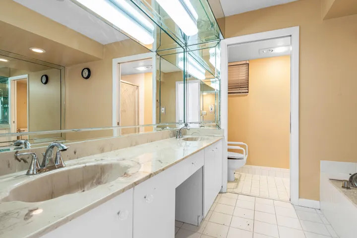 017-676810thAvenueNorth-216-LakeWorth-FL