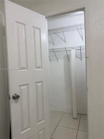 BD 2 walk-in closet