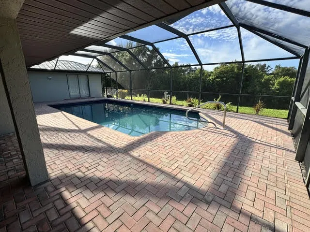 Sideview.Pool