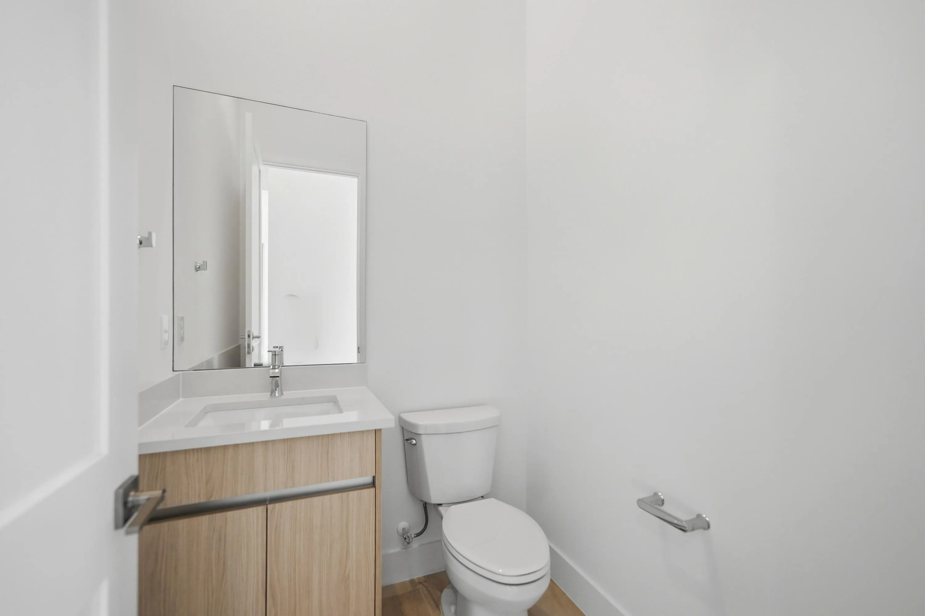 Prices, dimensions and features may vary and are subject to change. Photos are for illustrative purposes only.
