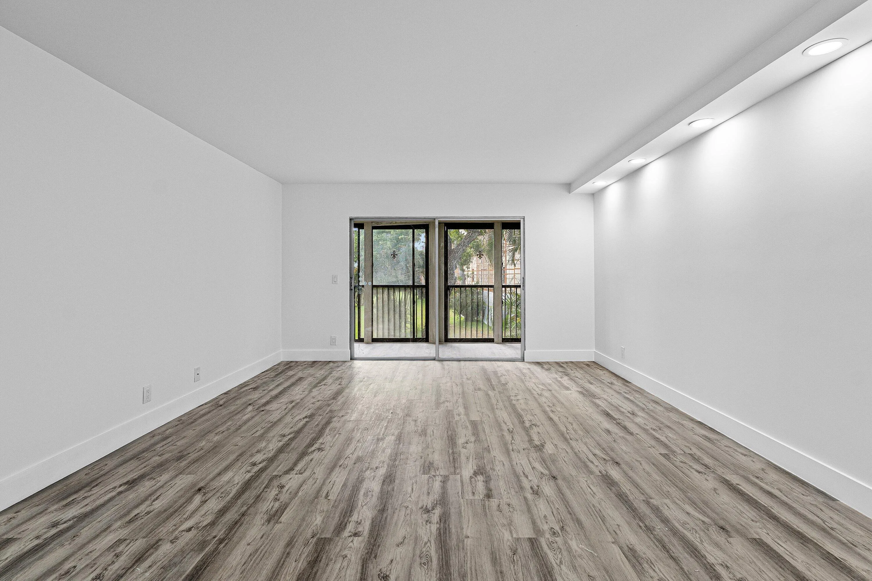 007-6585KensingtonLane-207-DelrayBeach-F