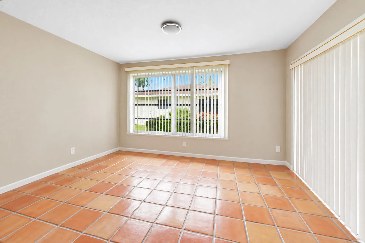 10_Dining_Area
