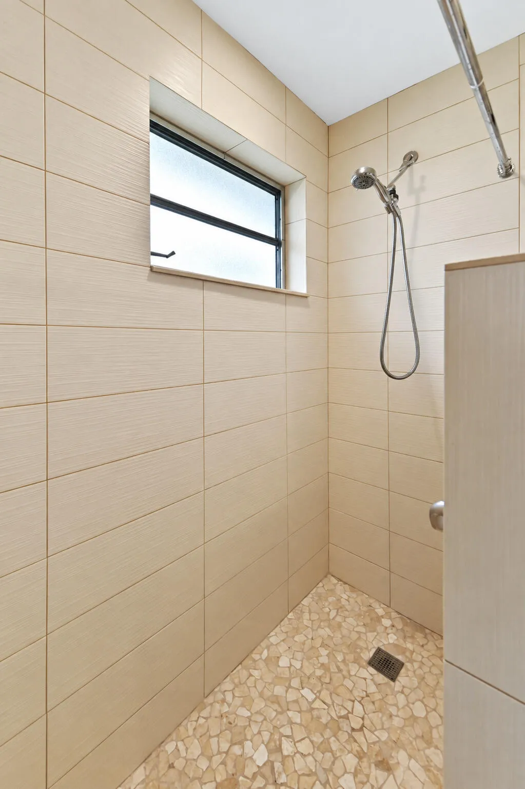 19_Bathroom_04