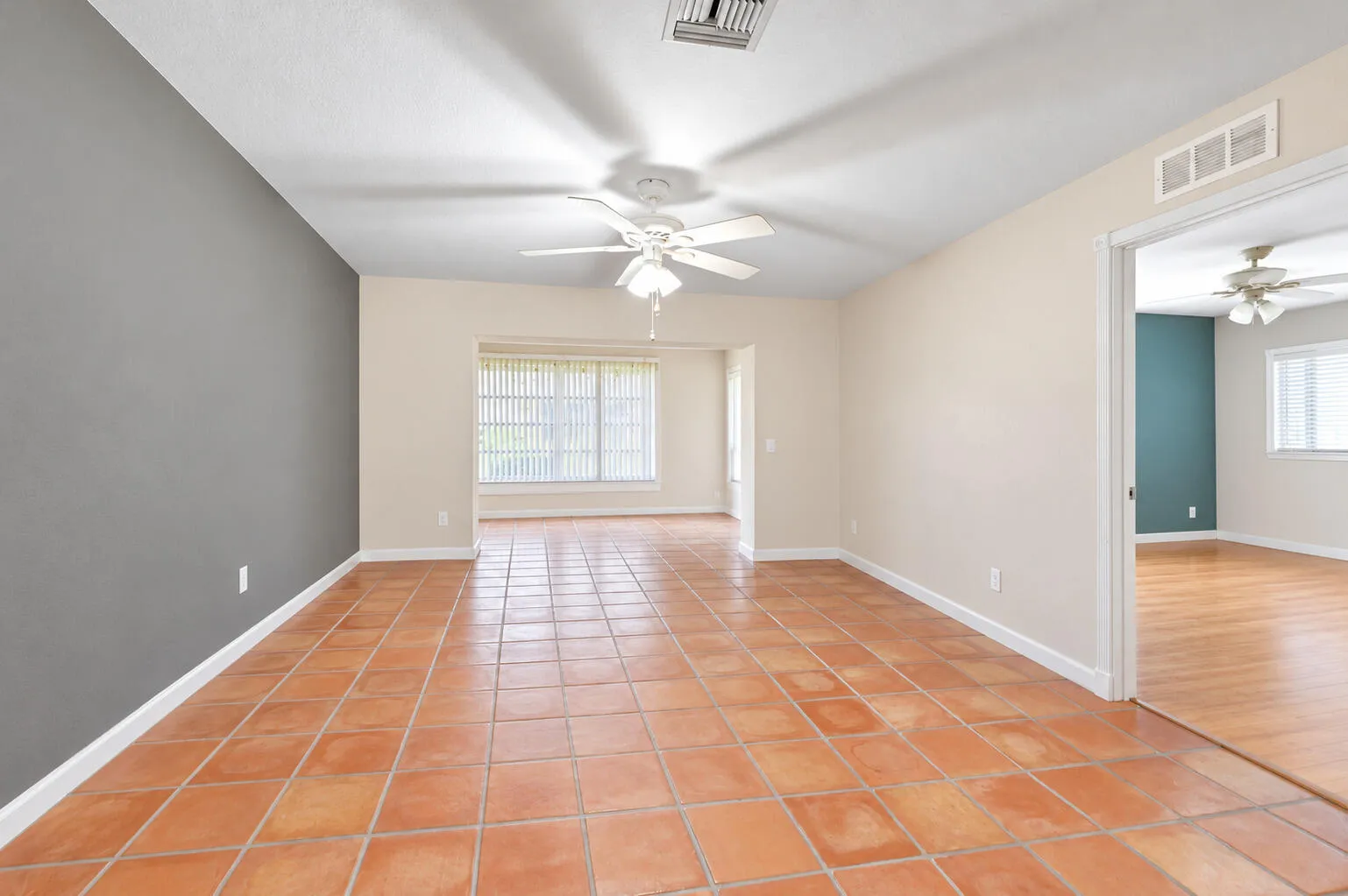08_Living_Room_02