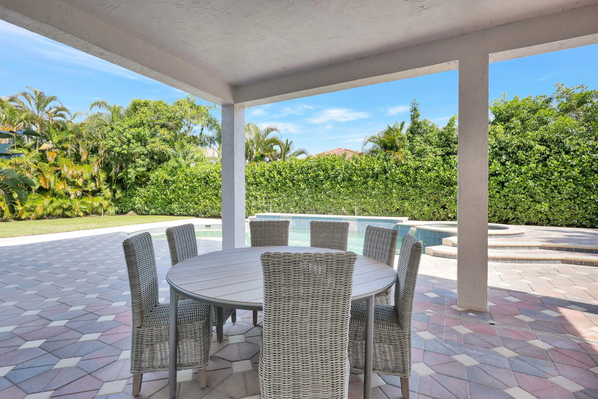 41-web-or-mls-11131Manderly_ (1)