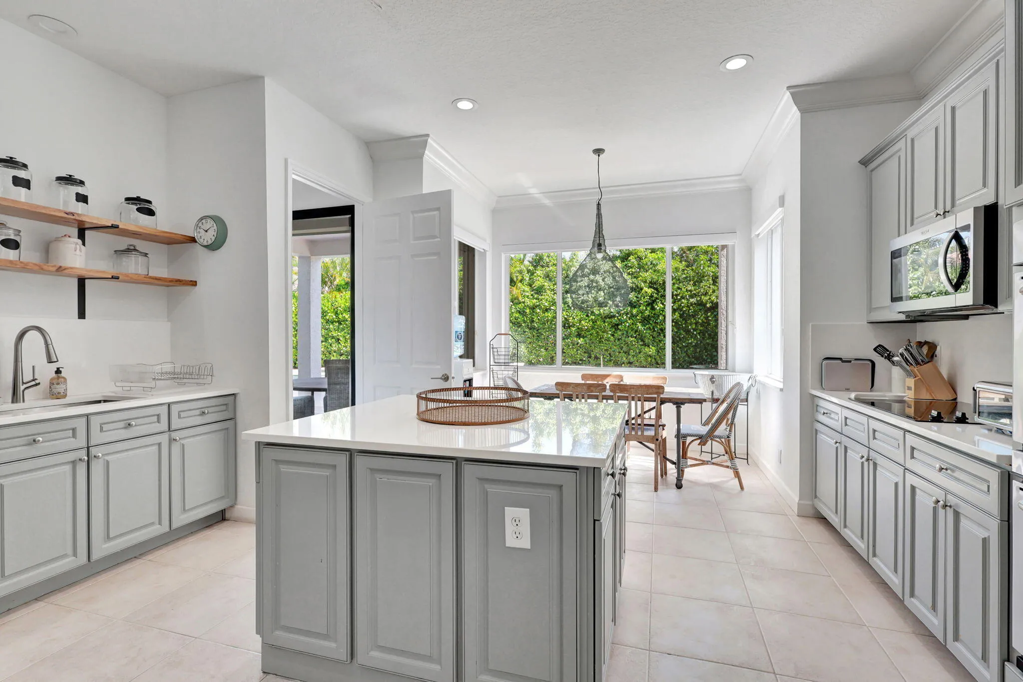 20-web-or-mls-11131Manderly_101 (1)