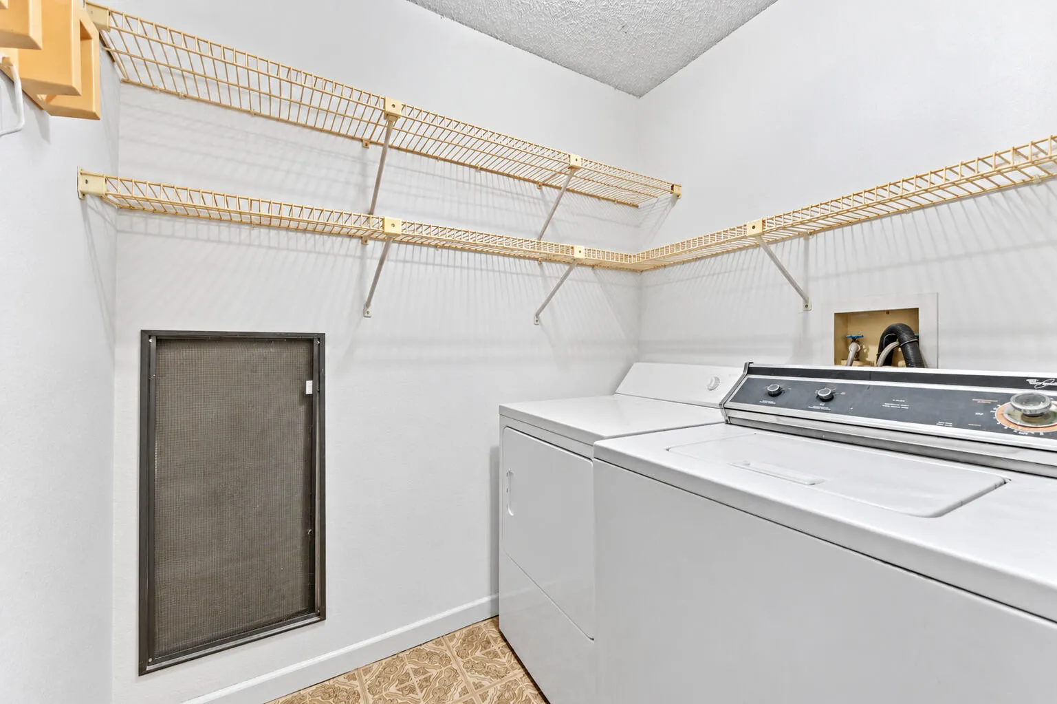 20 Laundry room 01