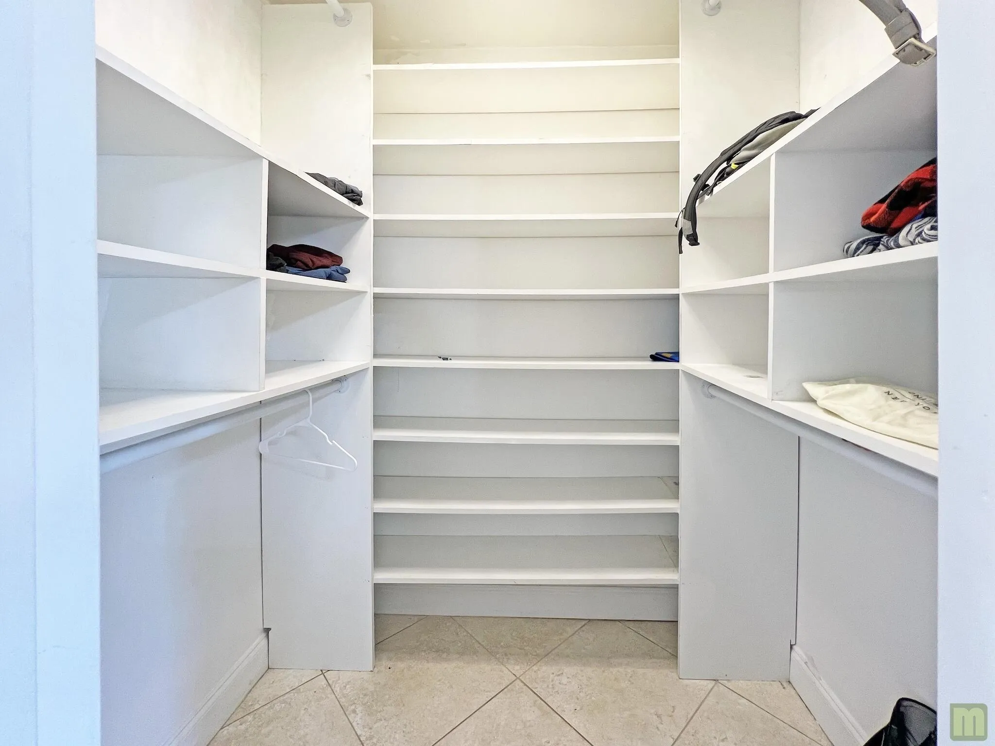 15 bed1-closet