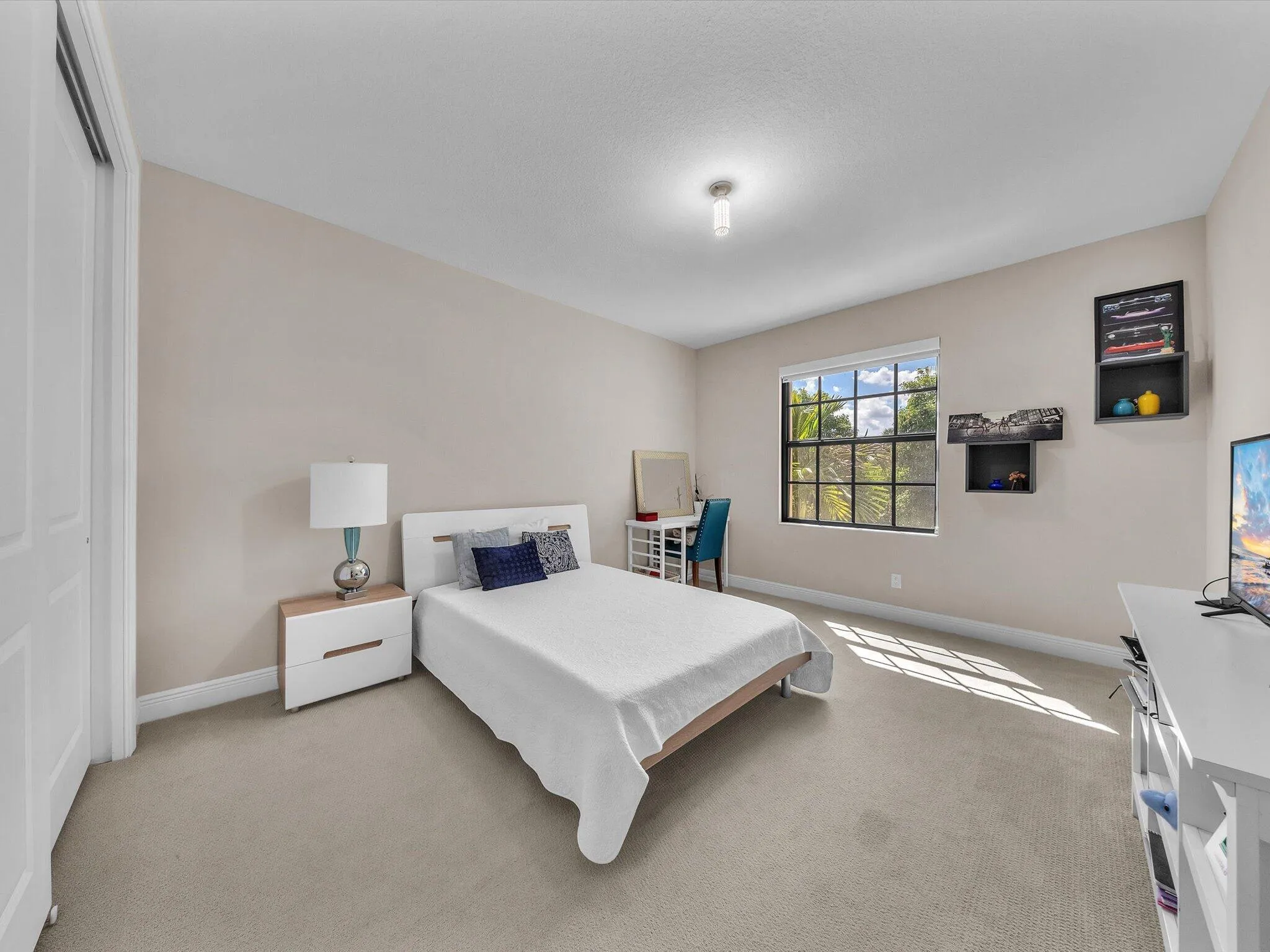 1 Bedroom upstairs