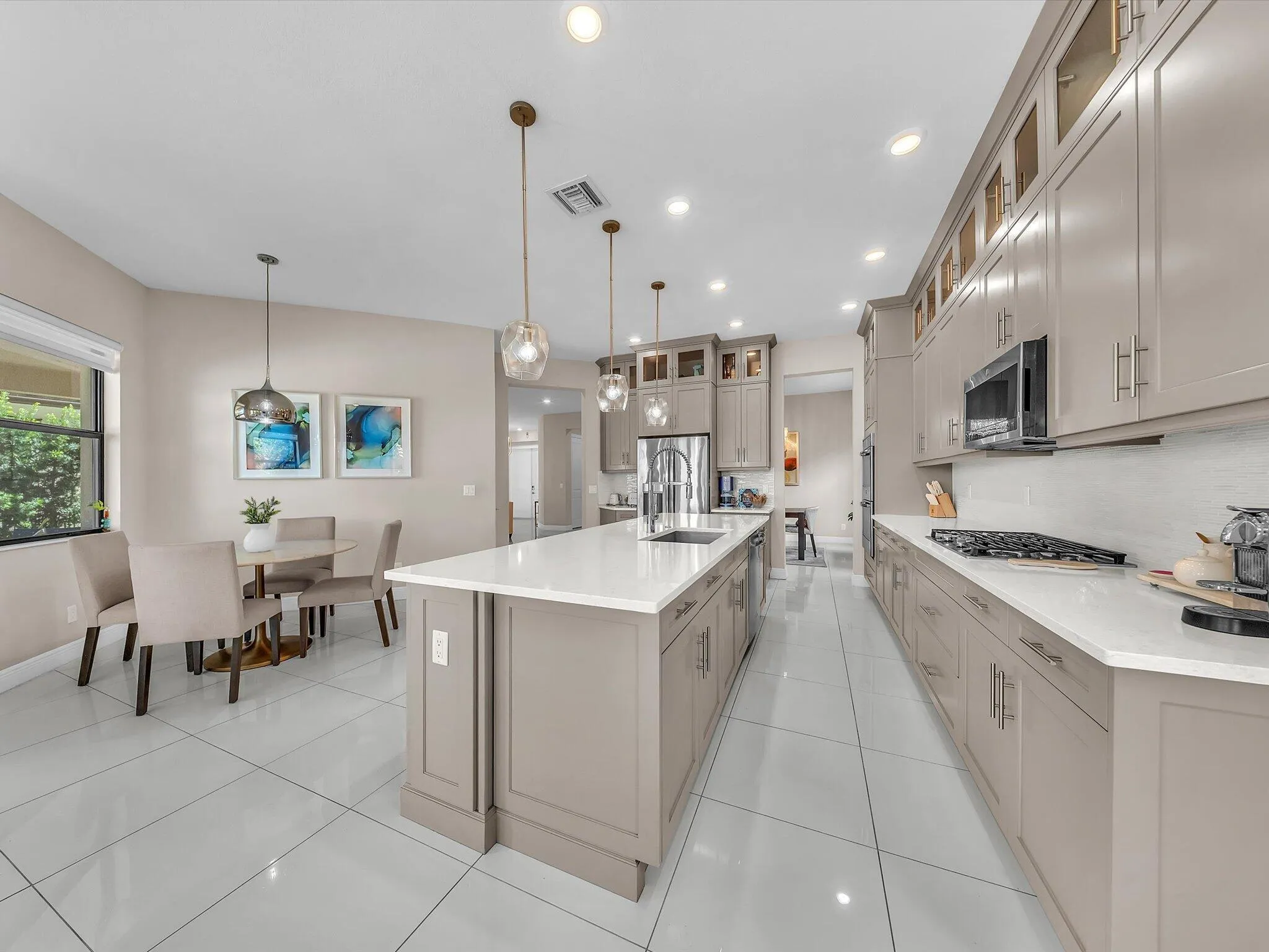 kitchen and breakfast table