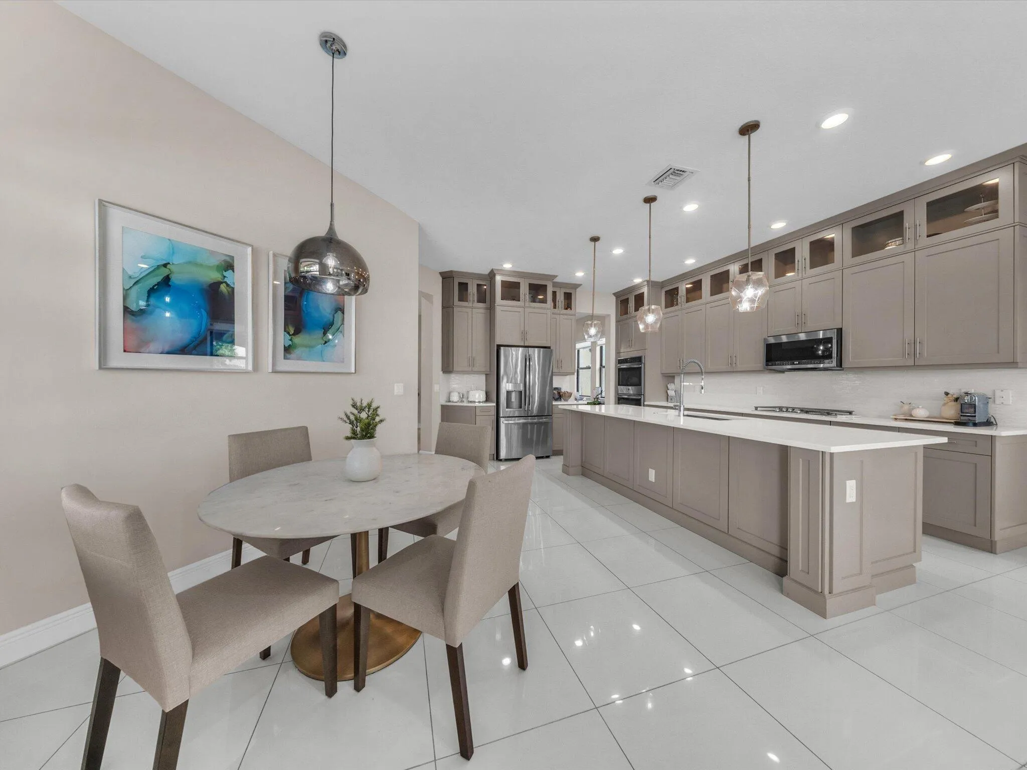 kitchen and breakfast table