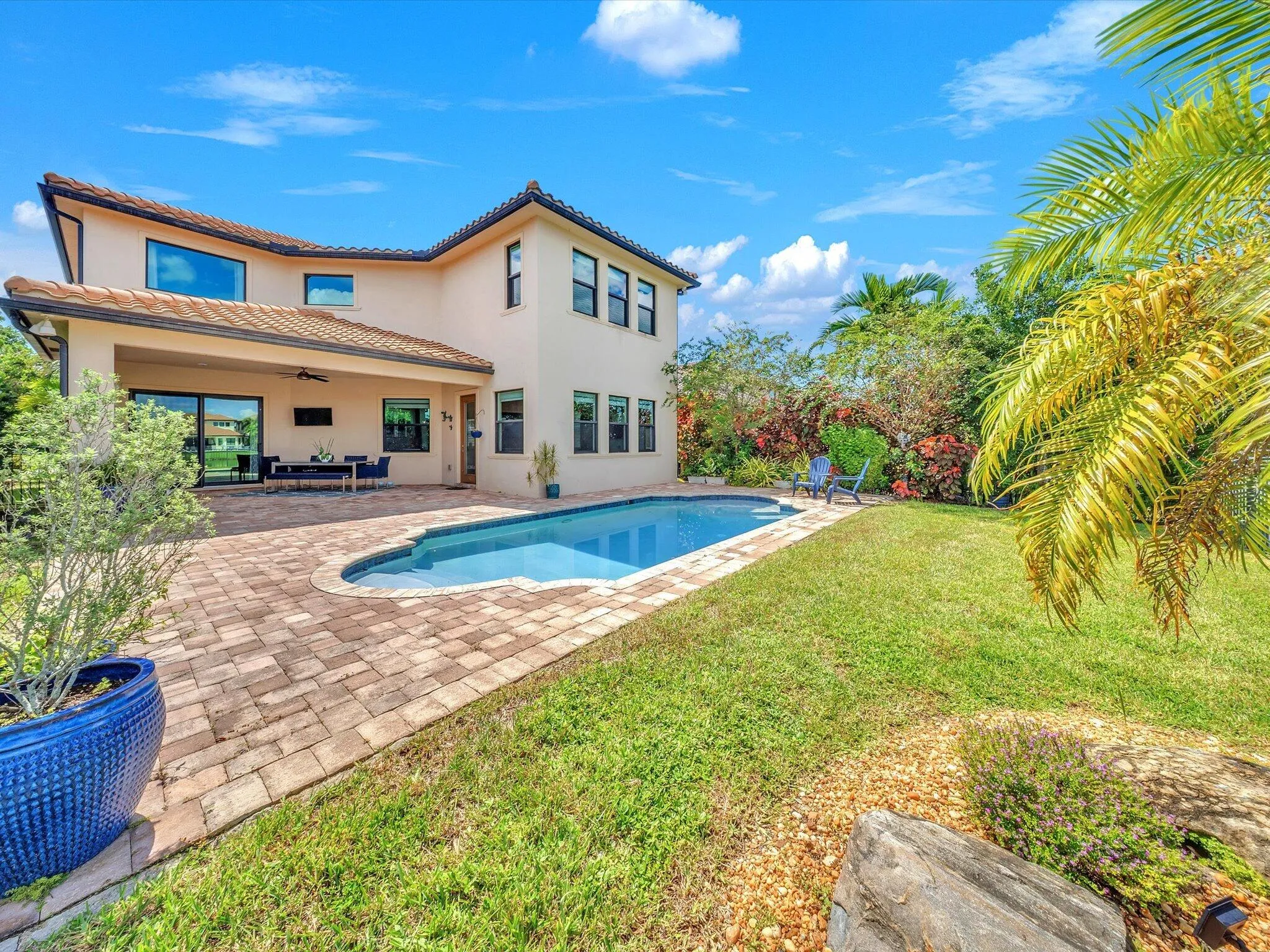 only house in parkland bay under 1.5 million with a pool