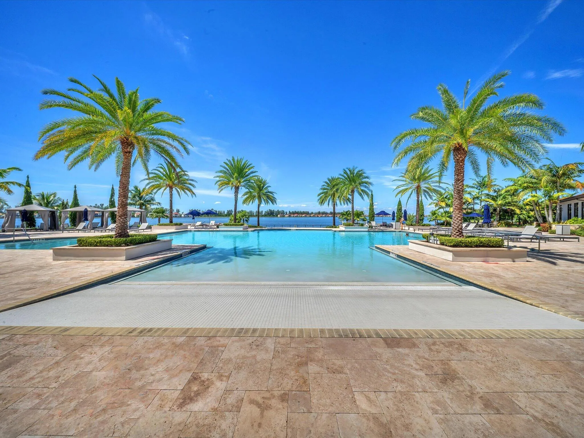 club house huge pool