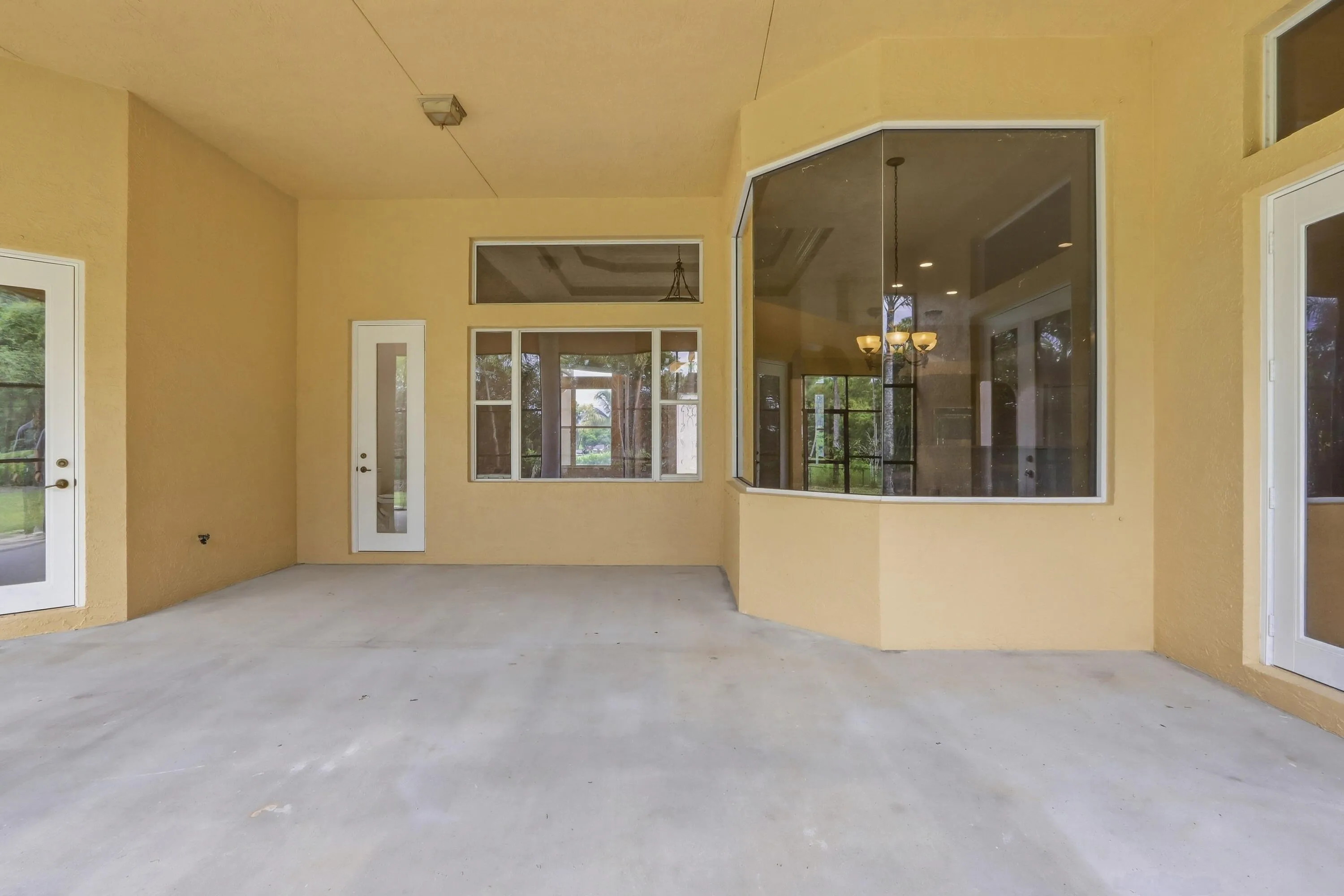 60_screened porch