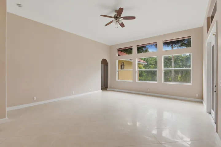 16_family room