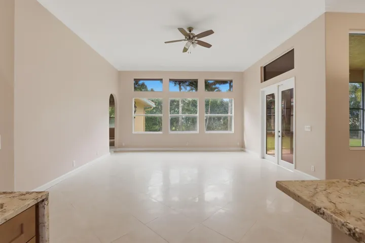 18_family room