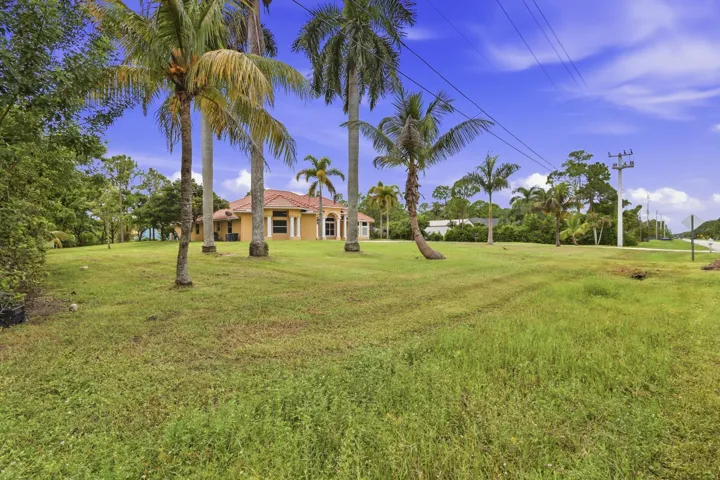 4_front exterior