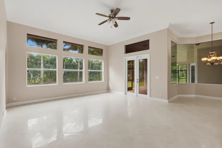 19_family room
