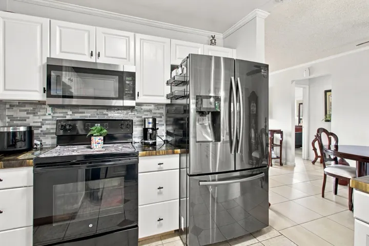 11-web-or-mls-975-nw-69th-ave
