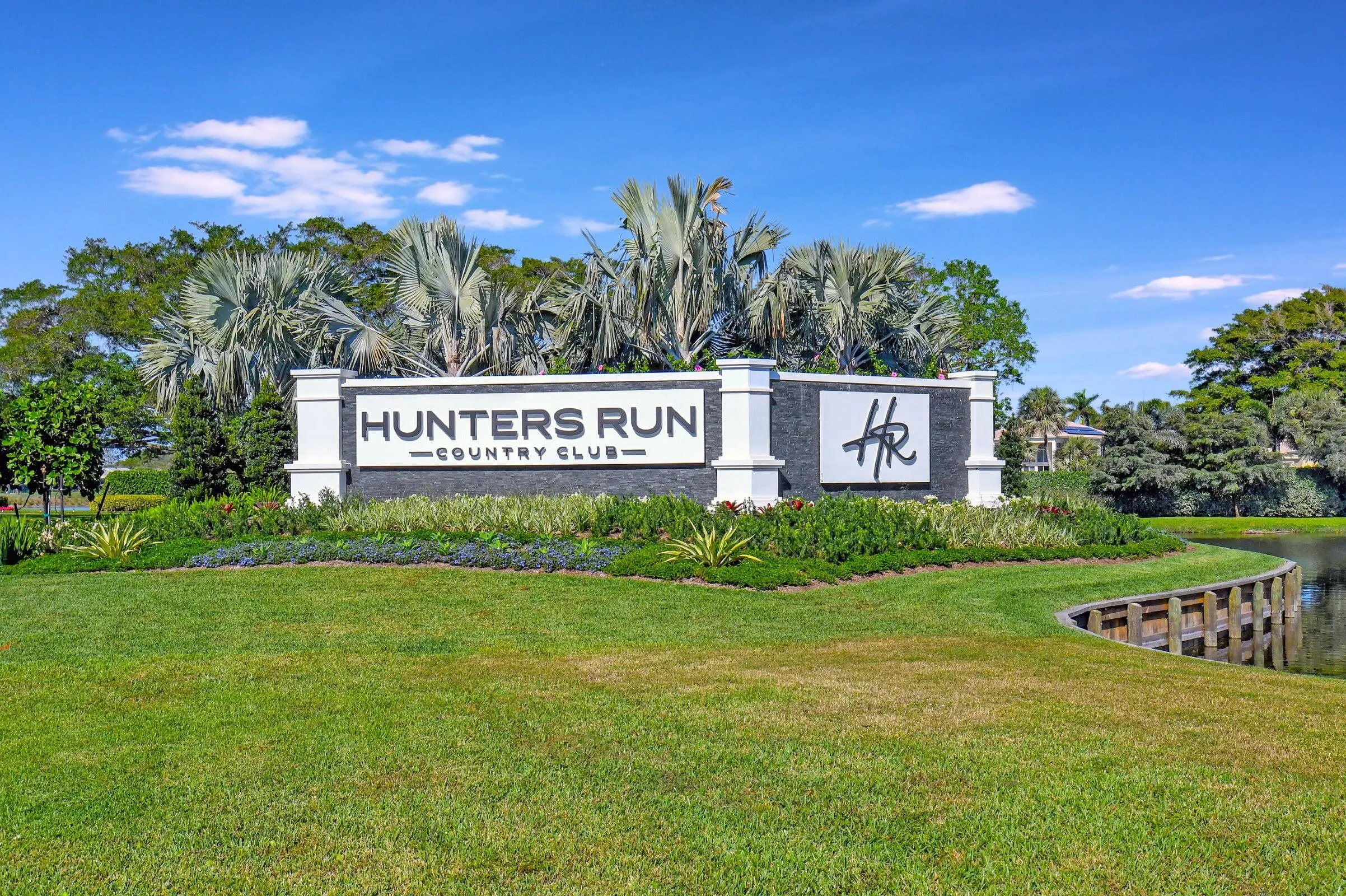 Hunters Run Entrance