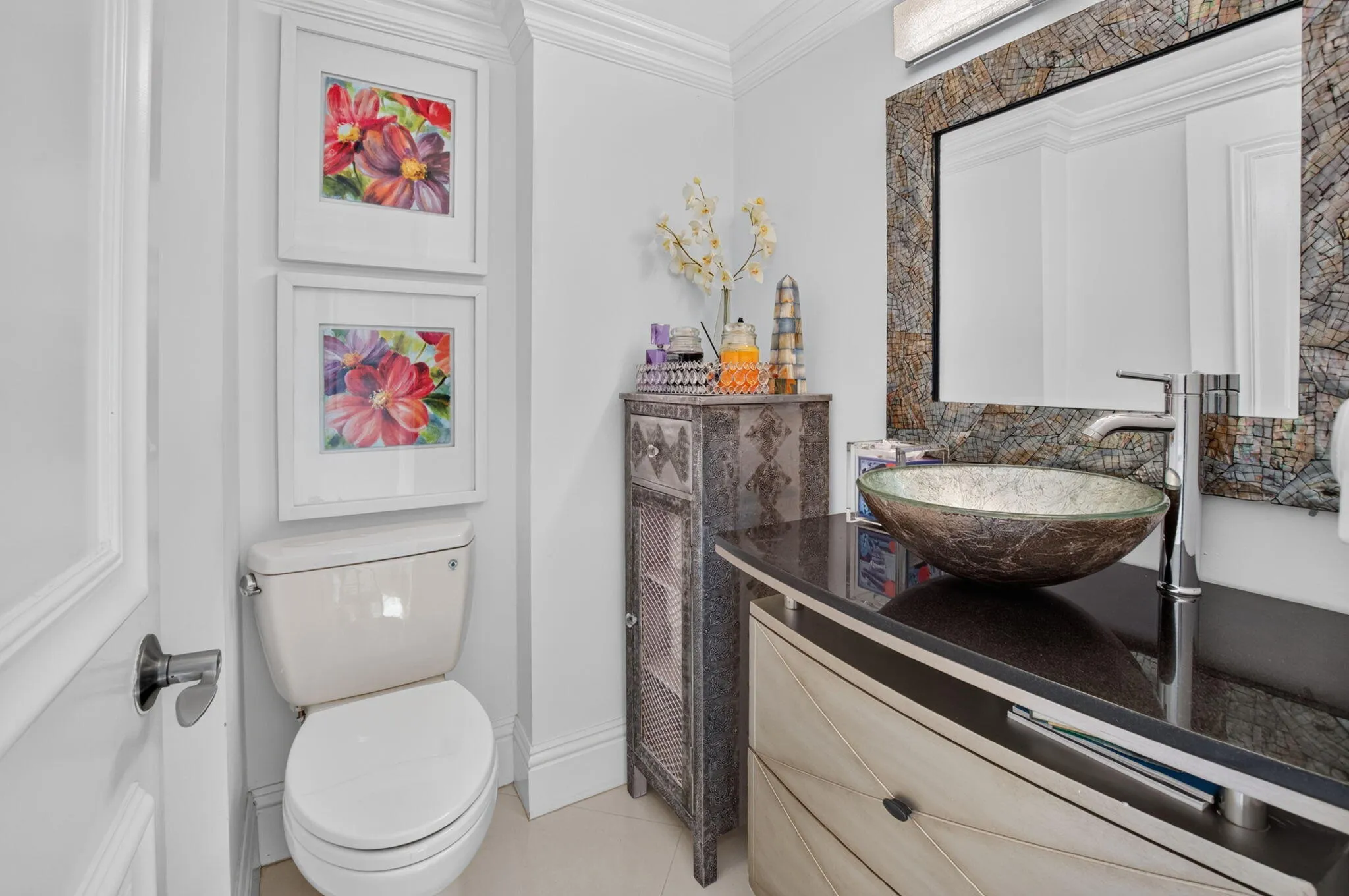 1/2 Guest Bathroom